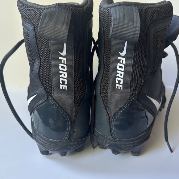 Nike Black and White Soccer Cleats - Picture 5 of 5